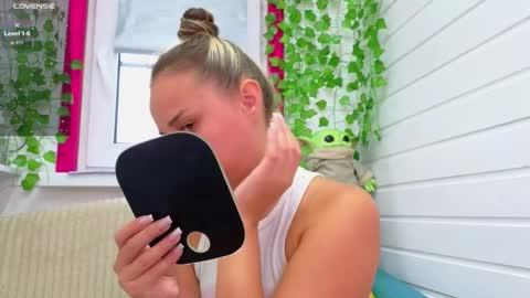 Snapshot of misss_viki chatting on 09-25-25, 08:07 . online show from 09-25-25, 08:07