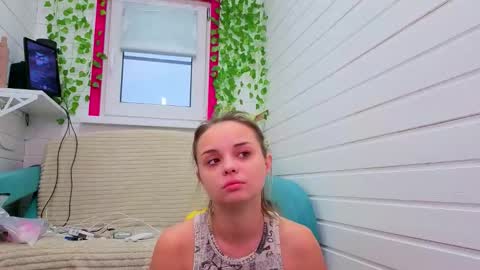 Snapshot of misss_viki chatting on 11-20-25, 06:35 . online show from 11-20-25, 06:35