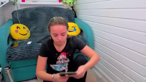 Snapshot of misss_viki chatting on 11-21-25, 06:56 . online show from 11-21-25, 06:56