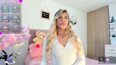 ... Independent model online show from 10-01-25, 04:18