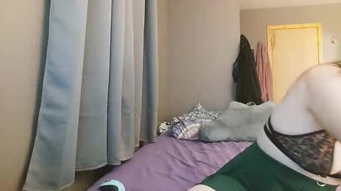 Snapshot of missteriousbelle chatting on 12-04-24, 02:20 MissteriousBelle online show from 12-04-24, 02:20