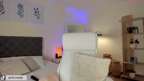 Fernanda Davila online show from 02-04-25, 11:49