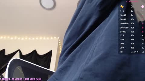 Snapshot of missvanessajune chatting on 03-03-25, 07:17 V Nessa online show from 03-03-25, 07:17