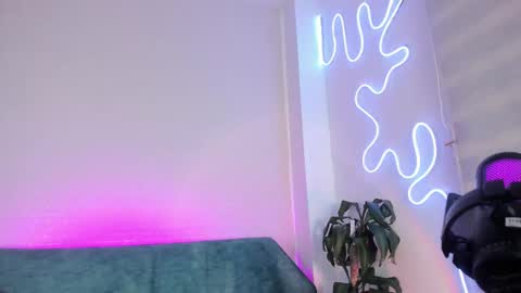 Pau OFmissweetpeach online show from 09-16-25, 01:28