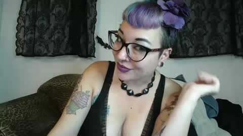 Missy Dee online show from 09-17-25, 06:48