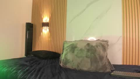 Snapshot of mister_venom chatting on 12-16-25, 12:15 venom online show from 12-16-25, 12:15