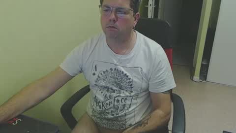 Snapshot of mistercoeur1 chatting on 12-11-24, 04:42 mistercoeur online show from 12-11-24, 04:42