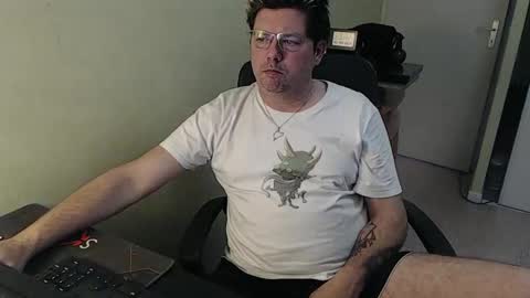 Snapshot of mistercoeur1 chatting on 01-16-25, 03:35 mistercoeur online show from 01-16-25, 03:35