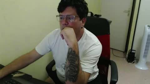 Snapshot of mistercoeur1 chatting on 09-15-25, 05:35 mistercoeur online show from 09-15-25, 05:35