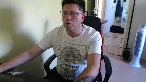 Snapshot of mistercoeur1 chatting on 09-18-25, 02:30 mistercoeur online show from 09-18-25, 02:30