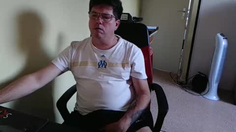 Snapshot of mistercoeur1 chatting on 10-13-25, 04:51 mistercoeur online show from 10-13-25, 04:51