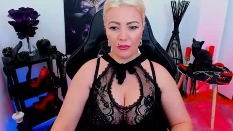 Snapshot of mistress_catsnow chatting on 01-04-25, 02:46 Miss CatSnow online show from 01-04-25, 02:46