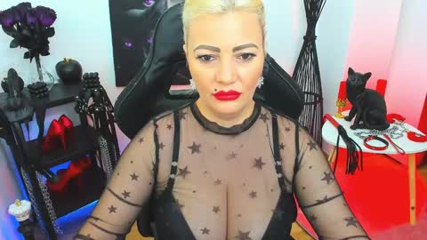 Snapshot of mistress_catsnow chatting on 01-11-25, 03:52 Miss CatSnow online show from 01-11-25, 03:52