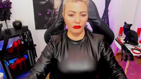 Snapshot of mistress_catsnow chatting on 02-07-25, 01:53 Miss CatSnow online show from 02-07-25, 01:53
