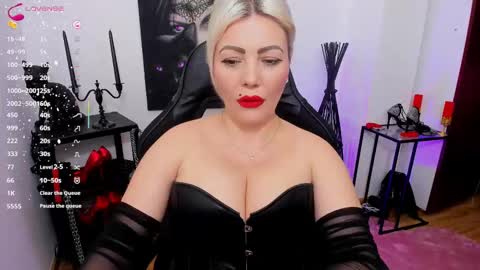 Snapshot of mistress_catsnow chatting on 02-19-25, 02:23 Miss CatSnow online show from 02-19-25, 02:23