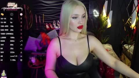 Snapshot of mistress_darsy chatting on 12-26-24, 08:00 Darsy online show from 12-26-24, 08:00
