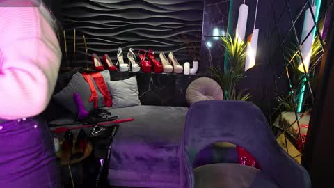 Snapshot of mistress_darsy chatting on 01-23-25, 01:45 Darsy online show from 01-23-25, 01:45