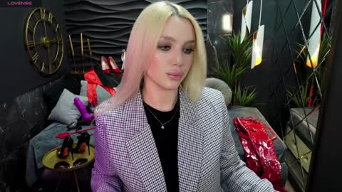 Snapshot of mistress_darsy chatting on 02-07-25, 01:43 Darsy online show from 02-07-25, 01:43