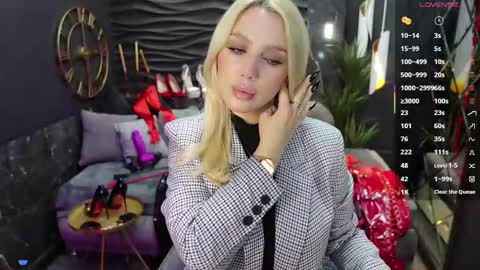 Snapshot of mistress_darsy chatting on 02-11-25, 01:41 Darsy online show from 02-11-25, 01:41