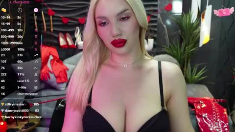 Snapshot of mistress_darsy chatting on 02-14-25, 12:03 Darsy online show from 02-14-25, 12:03