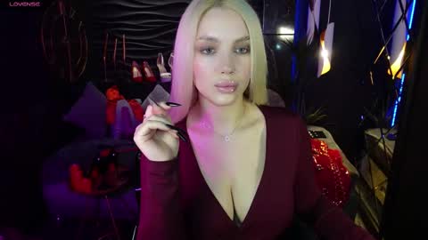Snapshot of mistress_darsy chatting on 02-22-25, 05:55 Darsy online show from 02-22-25, 05:55