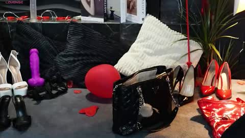 Darsy online show from 02-18-26, 01:51