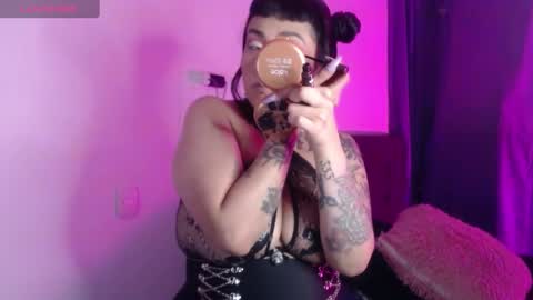 Snapshot of mistress_ditta2 chatting on 02-13-25, 06:52 online show from 02-13-25, 06:52