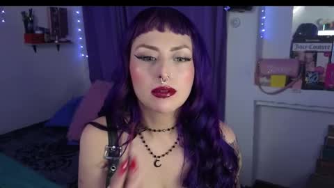 Snapshot of mistress_ditta2 chatting on 10-21-25, 09:10 online show from 10-21-25, 09:10