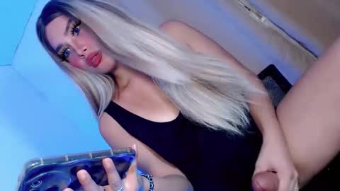 Snapshot of mistress_kim18 chatting on 11-04-25, 04:44 mistress kim18 online show from 11-04-25, 04:44