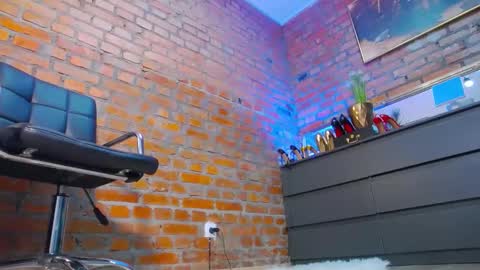 Snapshot of mistress_milana_ chatting on 01-01-25, 05:44 mistress_milana_ online show from 01-01-25, 05:44