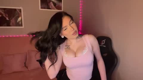 Mia online show from 09-12-25, 04:07