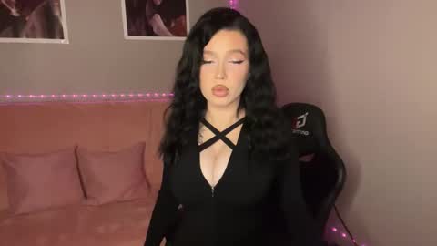 Mia online show from 10-10-25, 07:57