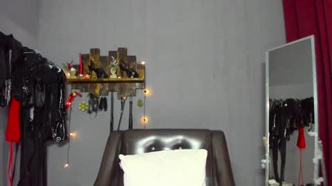 Snapshot of mistress_pamela_ chatting on 12-25-24, 03:29 Mistress Pamela online show from 12-25-24, 03:29