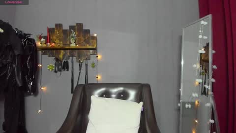 Snapshot of mistress_pamela_ chatting on 12-27-24, 06:46 Mistress Pamela online show from 12-27-24, 06:46