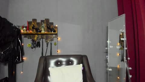 Snapshot of mistress_pamela_ chatting on 01-04-25, 05:16 Mistress Pamela online show from 01-04-25, 05:16