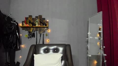 Snapshot of mistress_pamela_ chatting on 01-12-25, 05:34 Mistress Pamela online show from 01-12-25, 05:34