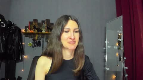 Snapshot of mistress_pamela_ chatting on 01-14-25, 06:02 Mistress Pamela online show from 01-14-25, 06:02