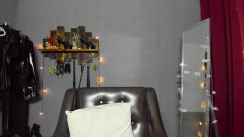 Snapshot of mistress_pamela_ chatting on 01-17-25, 06:36 Mistress Pamela online show from 01-17-25, 06:36