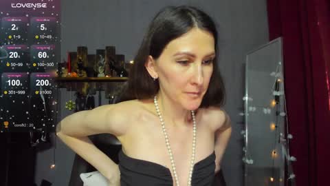 Snapshot of mistress_pamela_ chatting on 01-17-25, 09:39 Mistress Pamela online show from 01-17-25, 09:39
