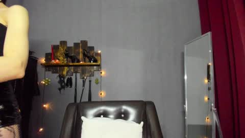 Snapshot of mistress_pamela_ chatting on 01-23-25, 03:37 Mistress Pamela online show from 01-23-25, 03:37