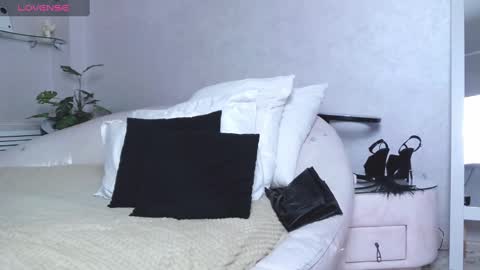 Snapshot of mistress_pamela_ chatting on 02-26-25, 07:20 Mistress Pamela online show from 02-26-25, 07:20