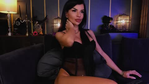 Snapshot of mistresselenia chatting on 01-06-25, 12:35 Elenia online show from 01-06-25, 12:35