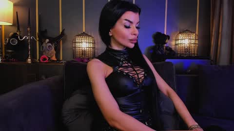 Snapshot of mistresselenia chatting on 01-18-25, 09:45 Elenia online show from 01-18-25, 09:45