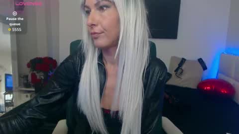 MistressEvelyn  online show from 09-30-25, 07:13