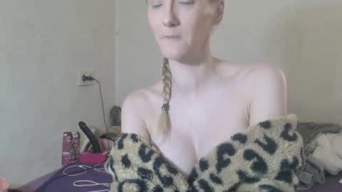 Snapshot of mistressmilly32 chatting on 02-06-26, 08:40 mistressmilly32 online show from 02-06-26, 08:40