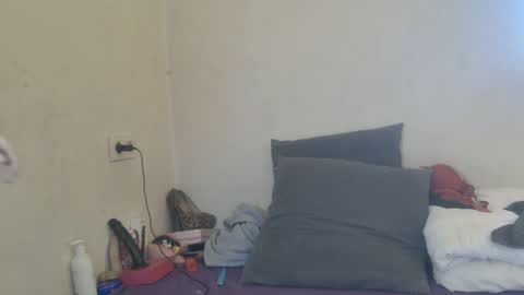 Snapshot of mistressmilly32 chatting on 02-21-26, 02:40 mistressmilly32 online show from 02-21-26, 02:40