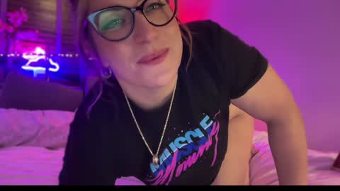 Snapshot of mistresssx chatting on 02-03-25, 04:31 Miss X online show from 02-03-25, 04:31