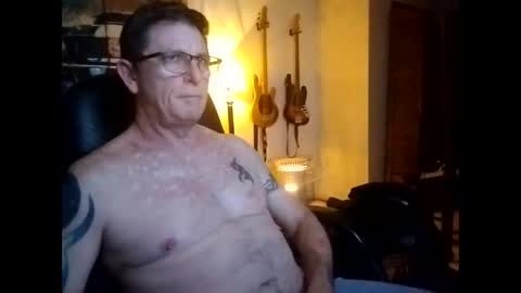 Snapshot of mitchnails69 chatting on 01-10-25, 08:07 BobbyMitchGa online show from 01-10-25, 08:07