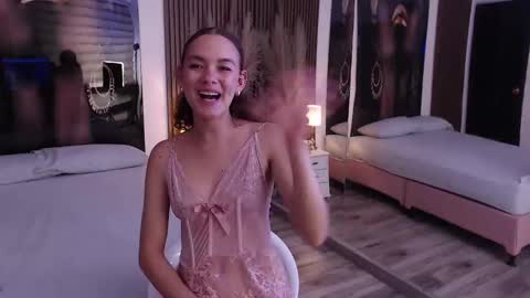 Snapshot of miticabrennet chatting on 09-11-25, 12:22 Mtica Brennet online show from 09-11-25, 12:22