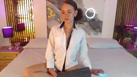 Snapshot of miticabrennet chatting on 01-15-26, 03:22 Mtica Brennet online show from 01-15-26, 03:22